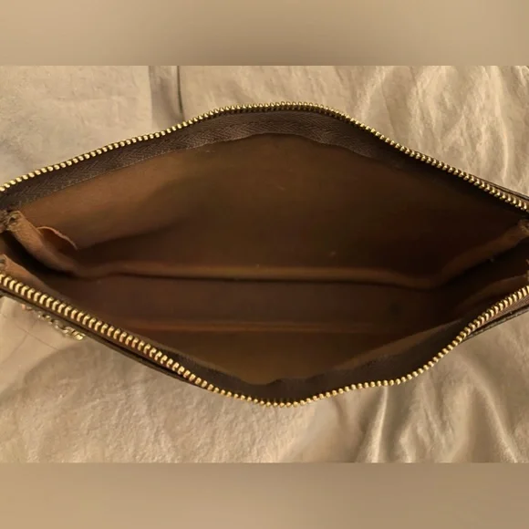 Louis Vuitton Monogram Canvas Crossbody Bag in Brown - Picture 2 of 9